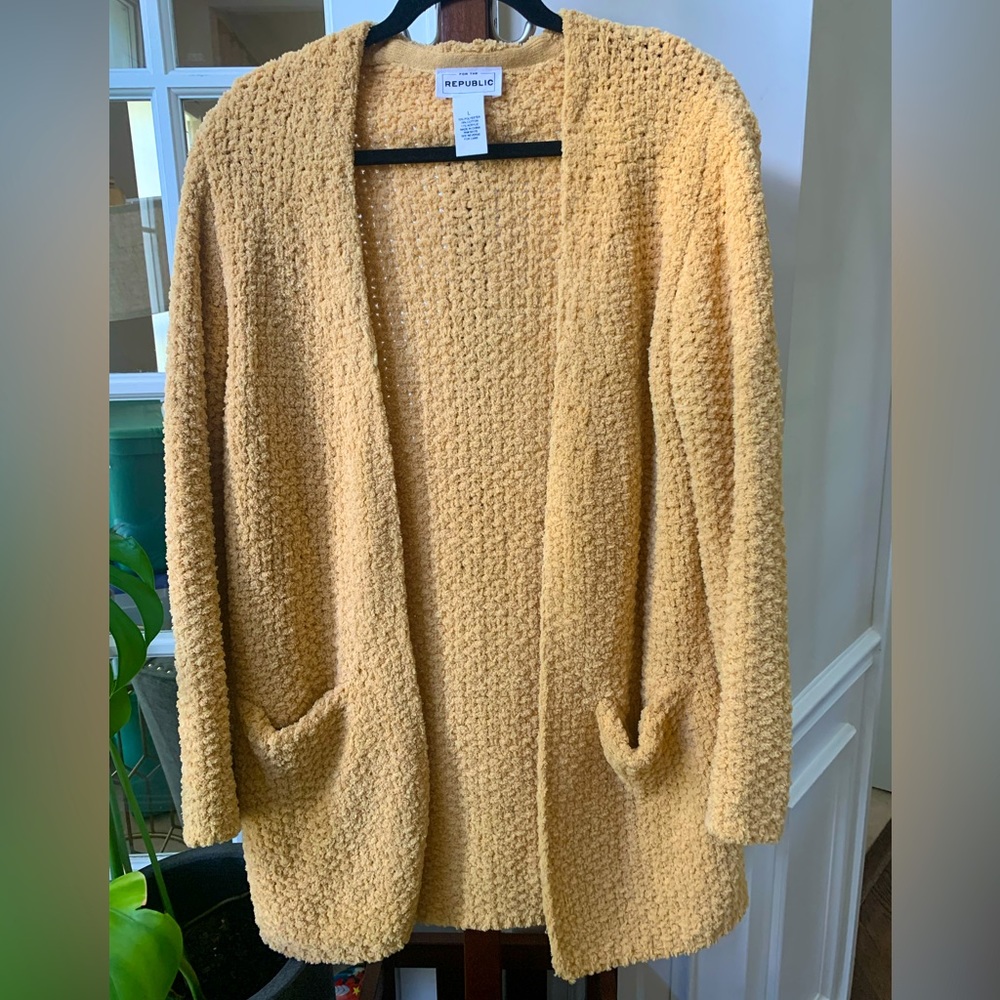 For the Republic women’s L mustard yellow chunky knit cardigan sweater
